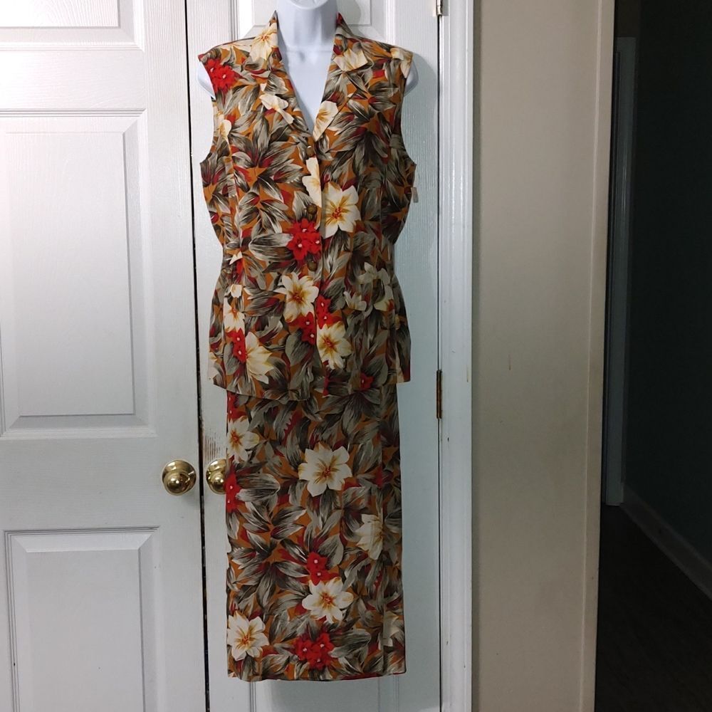 August Silk  100% silk  2 pc wrap skirt and blouse set   Sz 6/8  NWT